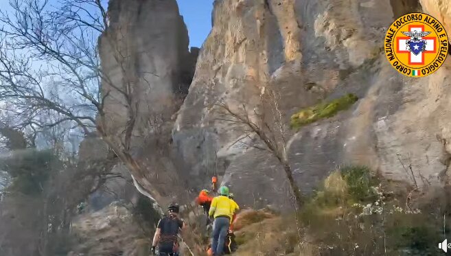 5 aprile 2025. Pietra di Bismantova ( Castelnovo ne Monti - RE). Soccorso arrampicatore.