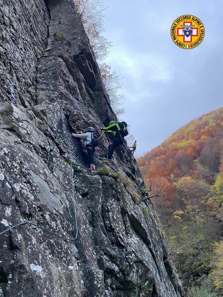 7 novembre 2021. Ferrata del Barranco del Dolo (Civago - Re) Donna bloccata sulla ferrata.