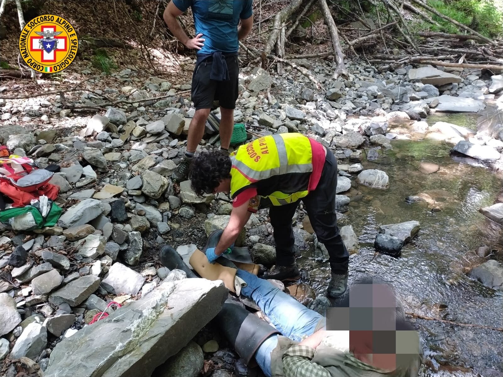 21 agosto 2024. Cascata del Teccia (Ferriere - PC) Pescatore infortunato.