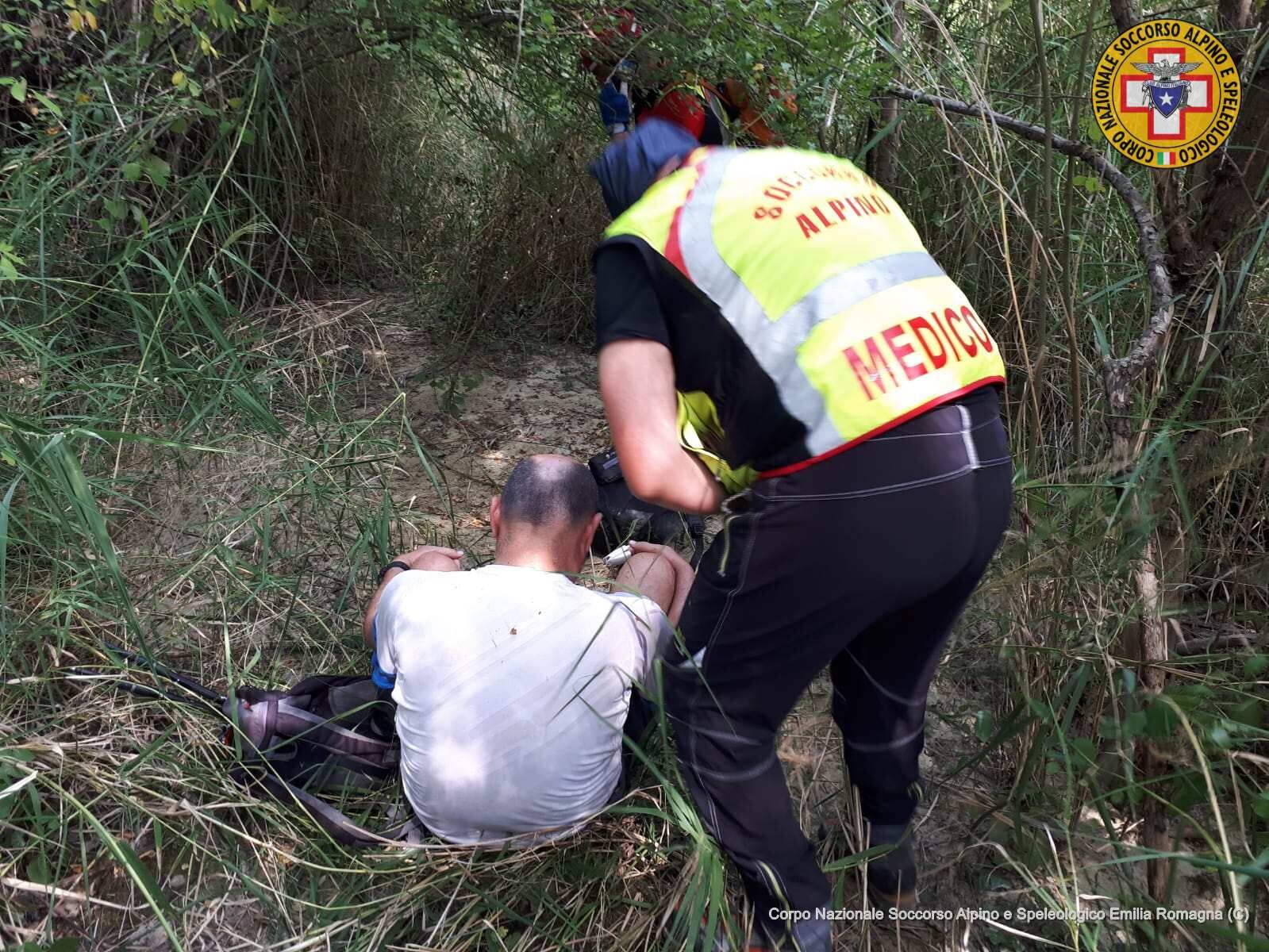 23 agosto 2019. Madonna di Saiano (RN). Si disorienta nella fitta vegetazione durante escursione.