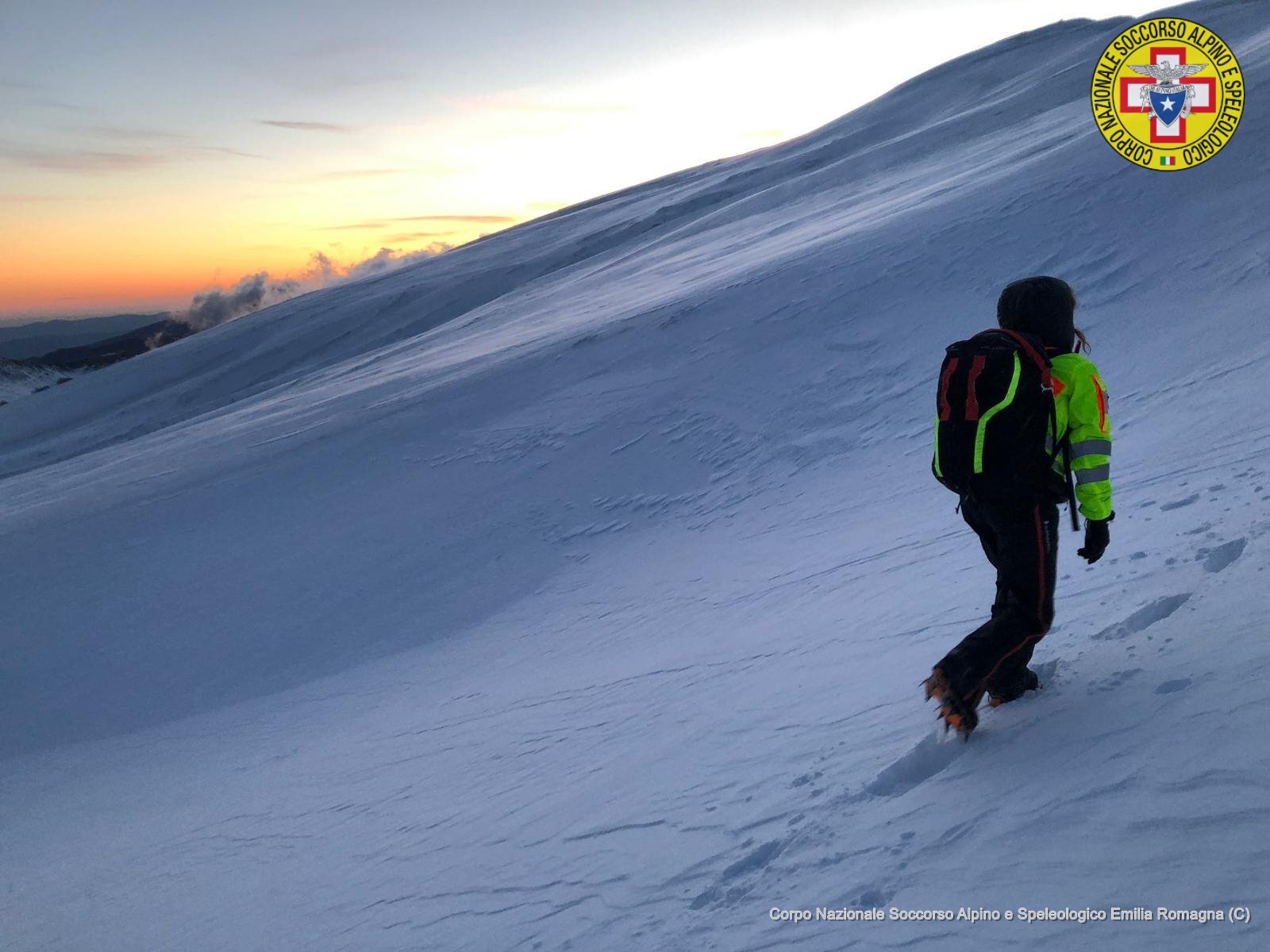 15 maggio 2019. Monte Cusna (RE) Escursionisti con perdita di orientamento in difficolt&agrave;. Mobilitato il Corpo Nazionale del Soccorso Alpino e l'Aeronautica Militare.