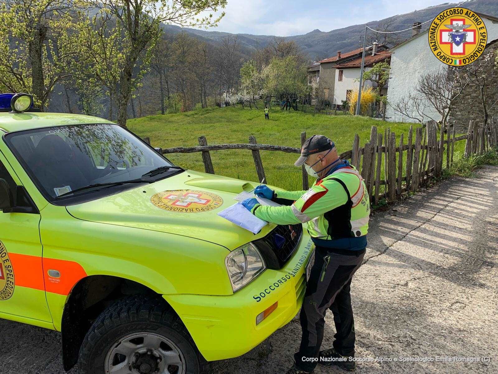 18 aprile 2020. Prosegue la consegna a domicilio delle mascherine ai cittadini dell'appennino parmense da parte del Soccorso Alpino.