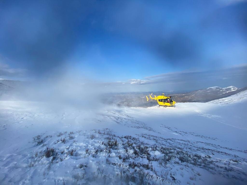 27 febbraio 2022. Monte Cavalbianco (Ligonchio - RE) Scialpinista infortunata 27 febbraio 2022. Monte Cavalbianco (Ligonchio - RE) Scialpinista infortunata