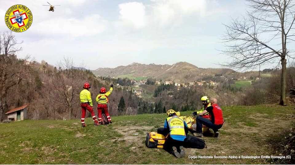8 aprile 2018. Loiano (BO). Cade biker e si procura un trauma spinale, intervento del'elisoccorso e dei tecnici CNSAS.