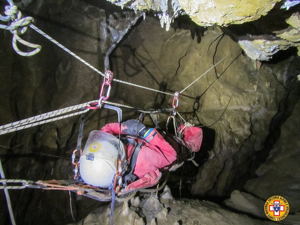 22 luglio 2018. 10 tecnici di soccorso speleologico della XII Zona speleologica Emilia-Romagna impegnati nel soccorso allo speleologo infortunato alla Grotta della Mottera, in alta Val Corsaglia (TO)
