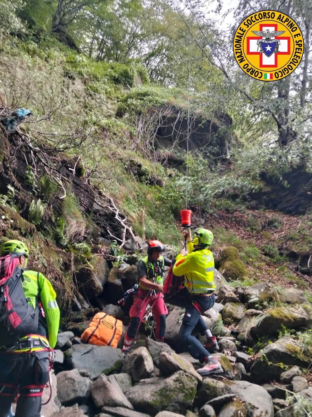 27 agosto 2026. Passo del Lagastrello (PR). Allarme per fungaiolo caduto in un canalone. 27 agosto 2026. Passo del Lagastrello (PR). Allarme per fungaiolo caduto in un canalone.