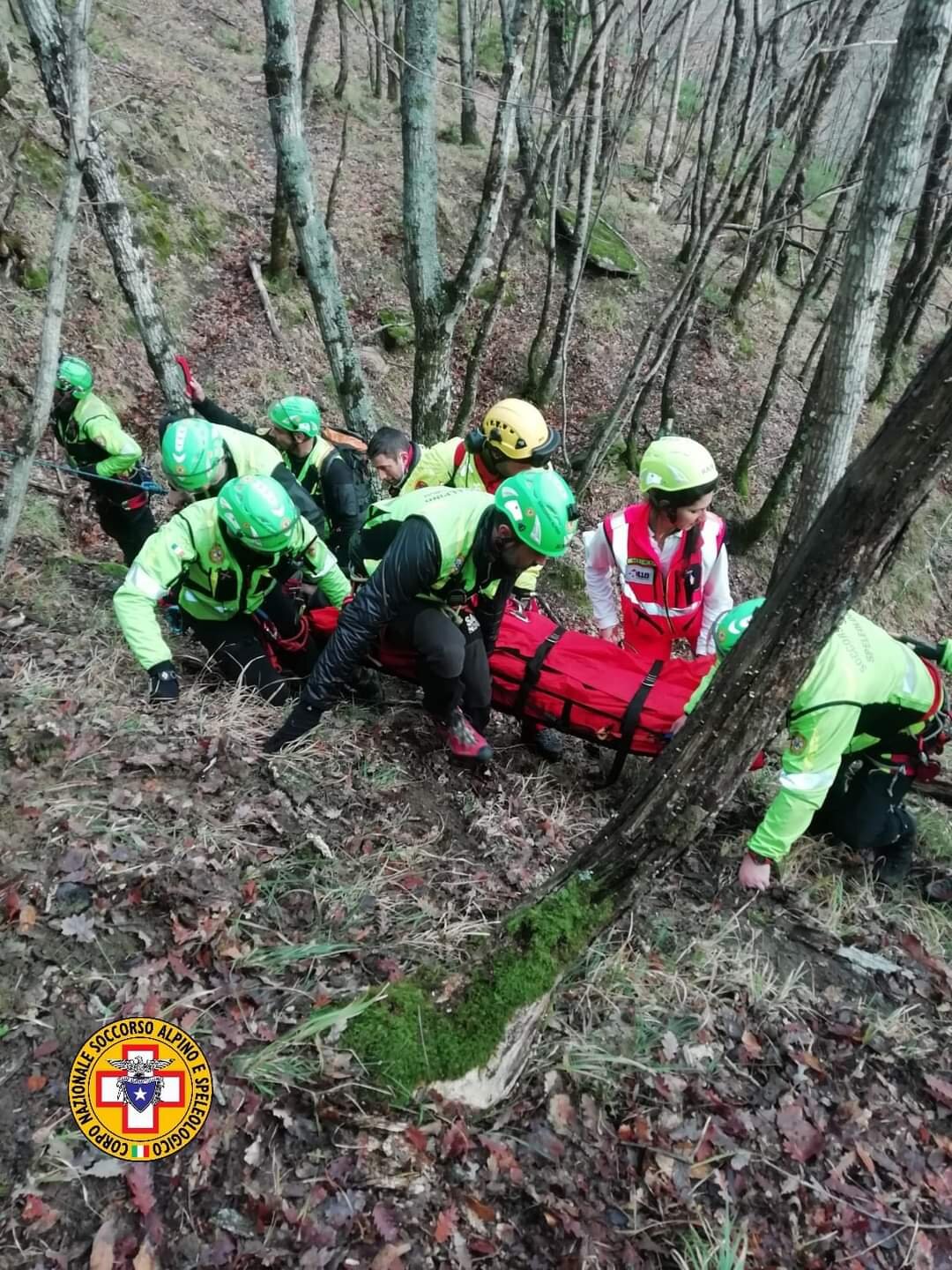 19 dicembre 2022. Diga di Ridracoli (FC). Cade lungo una scarpata durante escursione.