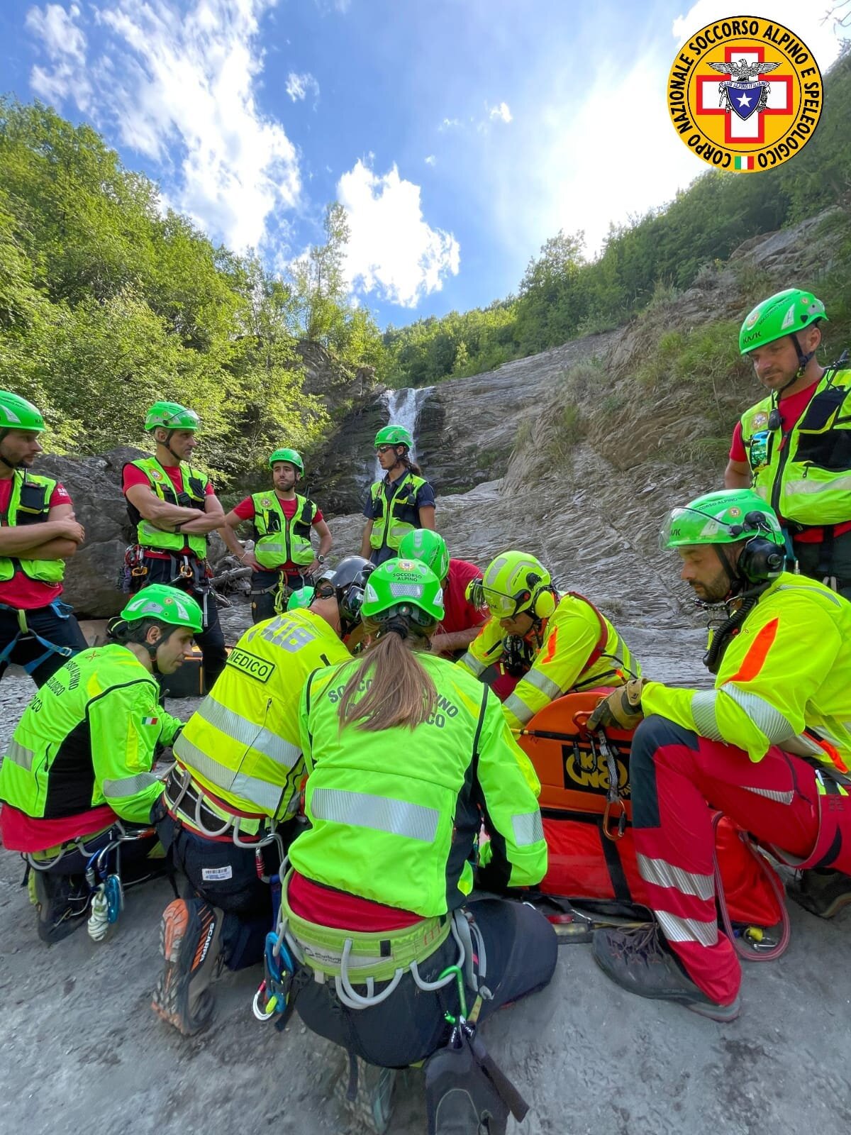 14 luglio 2024. Cascate del Golfarone (Villaminozzo -RE). Si tuffa procurandosi diversi traumi.
