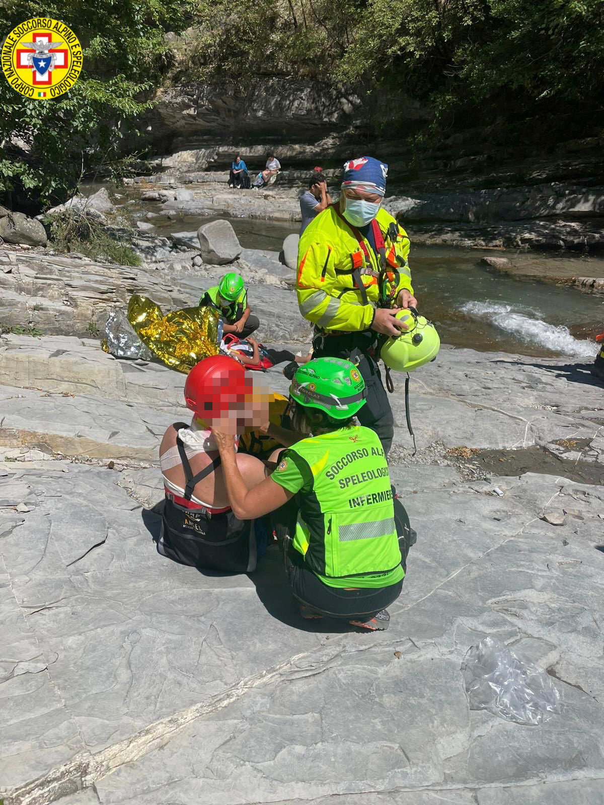 17 agosto 2021. Cascate del Golfarone (RE). Padre si procura dei traumi per salvare la bambina scivolata nel fiume. Soccorsi entrambi.
