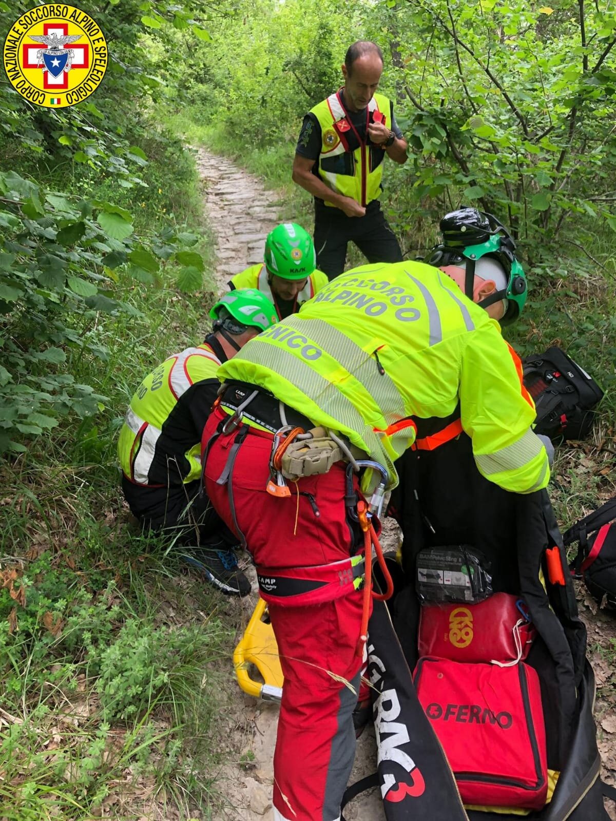 8 giugno 2019. Monfestino - Serramazzoni (MO). Motociclista cade facendo enduro. Intervento per Elipavullo e tecnici del Soccorso Alpino.