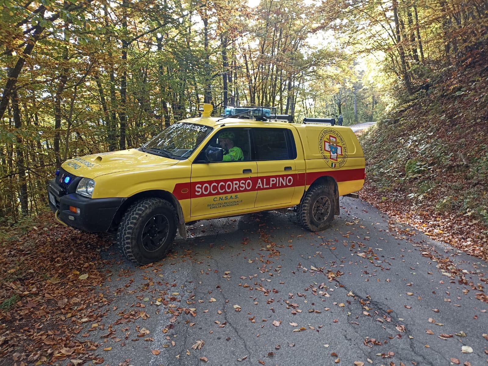 6 aprile 2026. Monte Pezzolo ( Santa Sofia - FC). Soccorso biker in difficoltà. 6 aprile 2026. Monte Pezzolo ( Santa Sofia - FC). Soccorso biker in difficoltà.