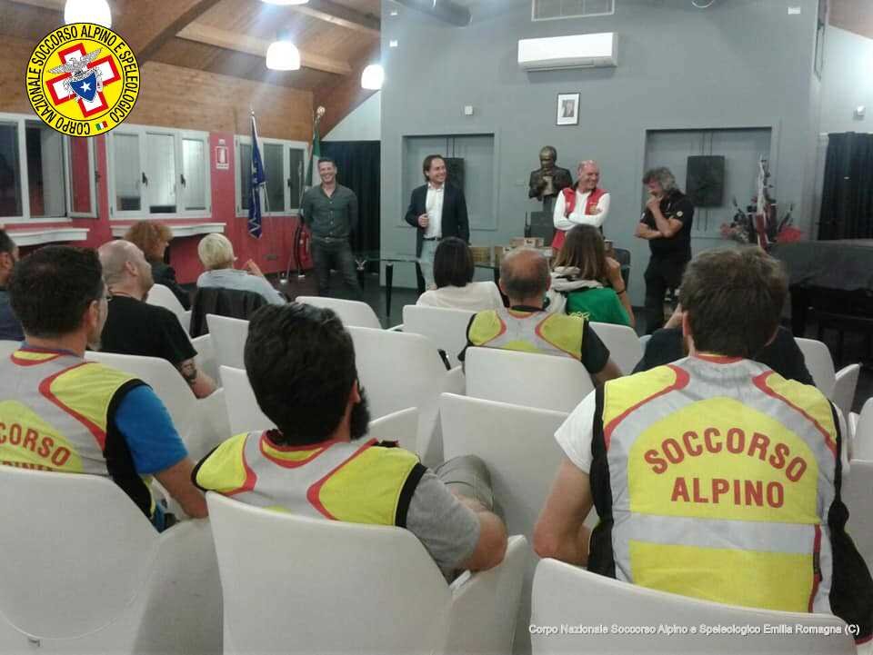 8 maggio 2018. MEDESANO (PR). L'associazione Climbeer Celebration dona al SAER ricetrasmittenti radio.