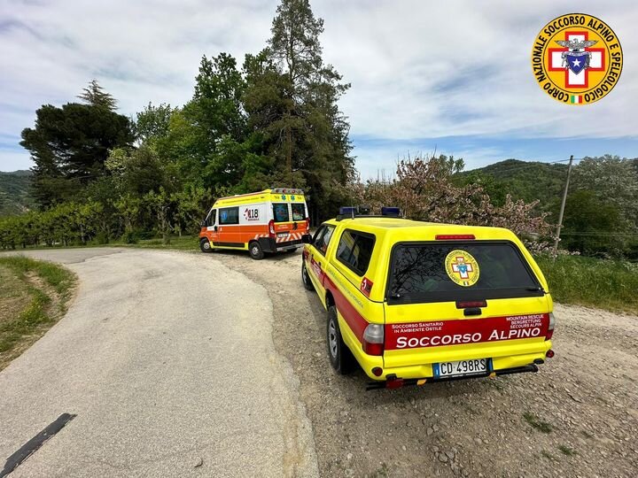 15 aprile 2024. Casola Valsenio (RA). Cade dalla Mountain bike su un sentiero.