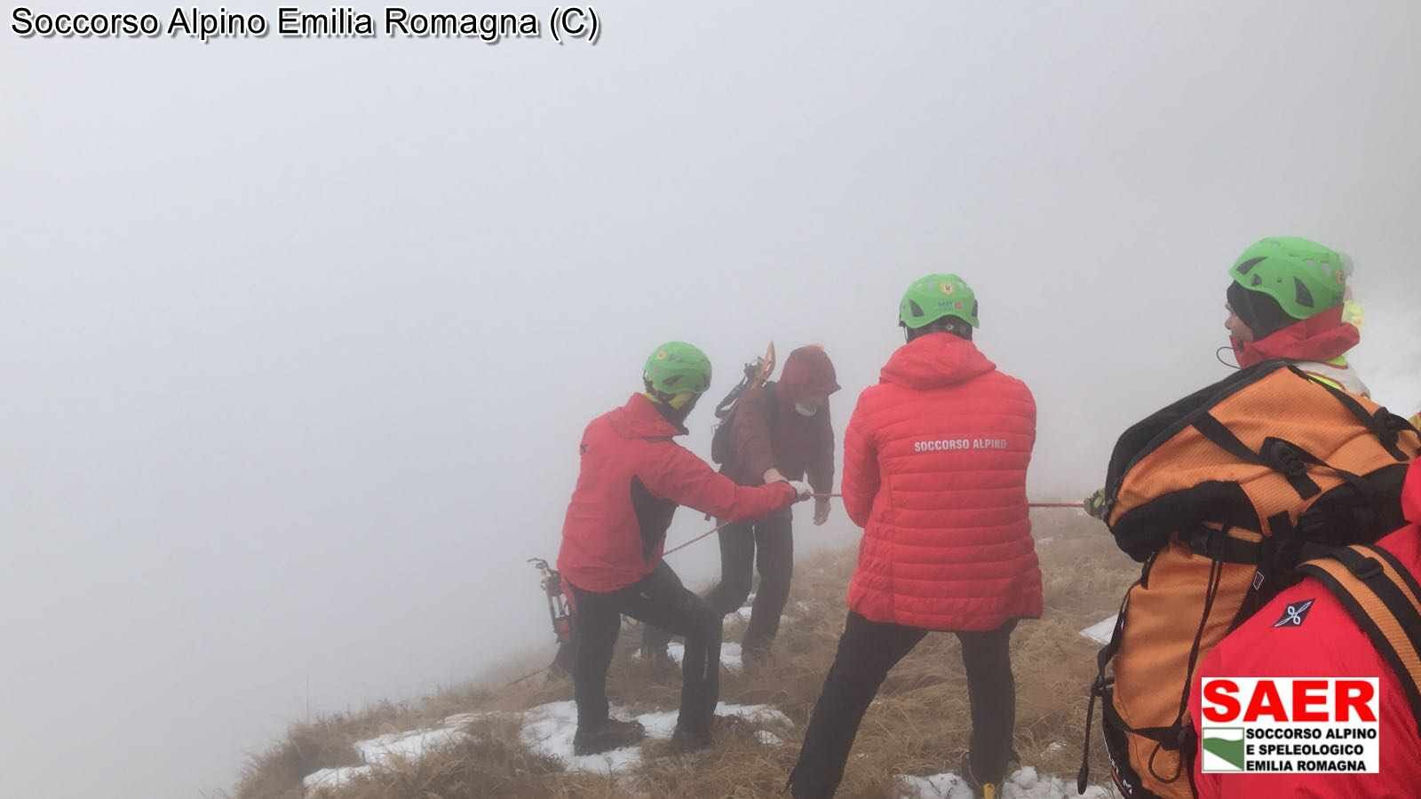 06 gennaio 2018 - Monte Bocco (PR-MS). Alpinista bloccato da quasi 24 ore in quota, individuato e riportato incolume a valle.