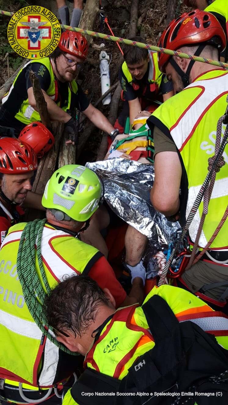 16 settembre 2018. Bocconi (FC). Biker precipita in scarpata. I tecnici del Soccorso Alpino intervengono.