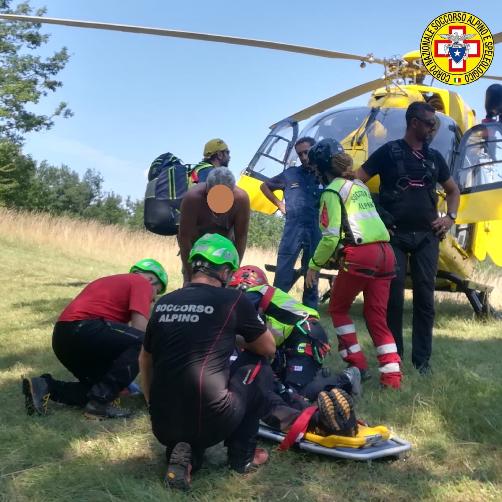 9 novembre 2018. Lamburana di Carpineti (RE). Auto esce di strada e finisce in una scarpata.