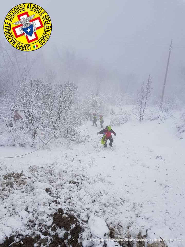 19 febbraio 2018. Pianfera (Casteldelci &ndash; Rn). Esce di strada con un mezzo spartineve, nulla da fare per un sessantaduenne.
