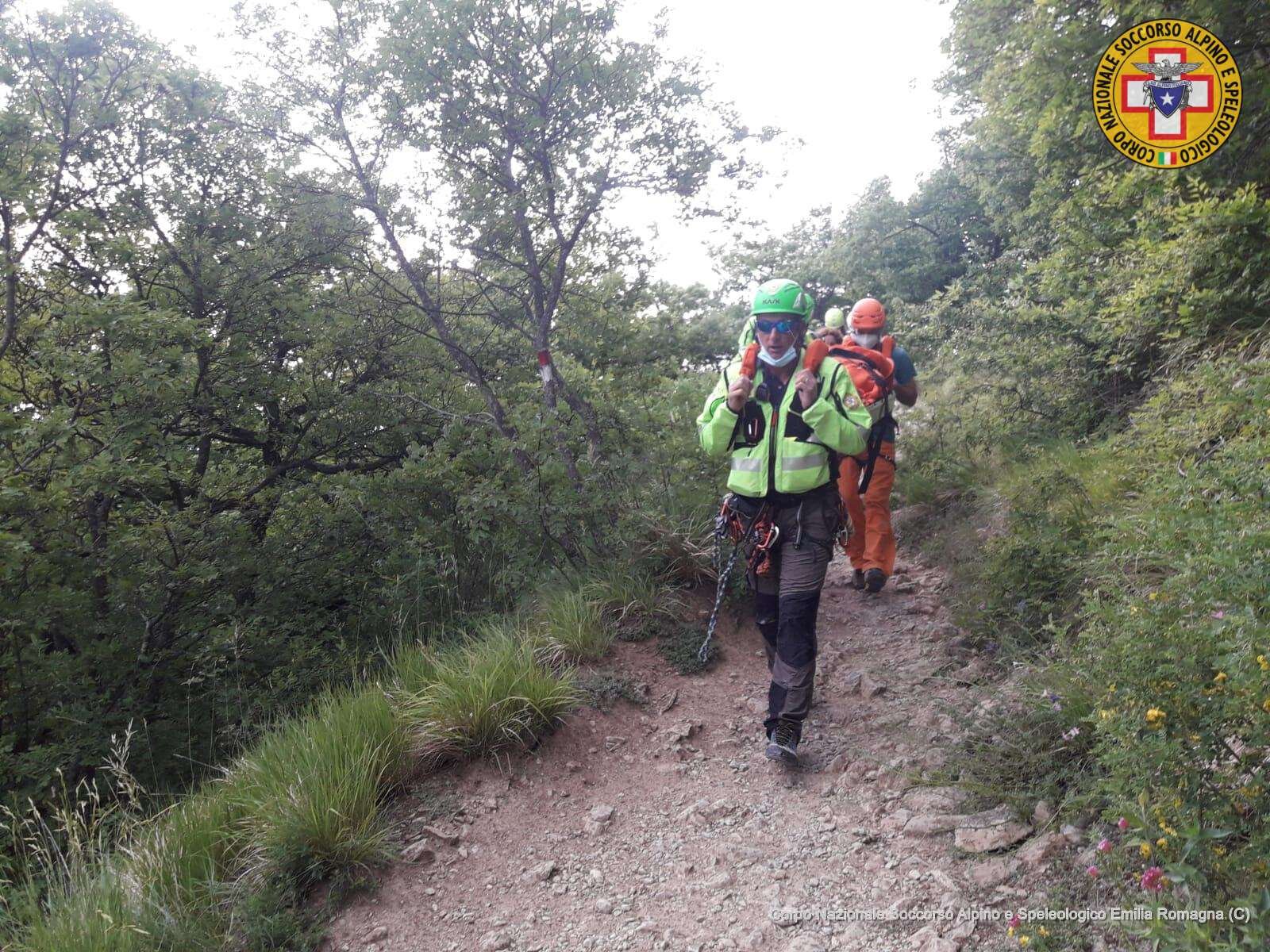 2 giugno 2020. Pietra di Bismantova ( Castelnovo n&egrave; Monti - RE). Escursionista si infortuna su sentiero.