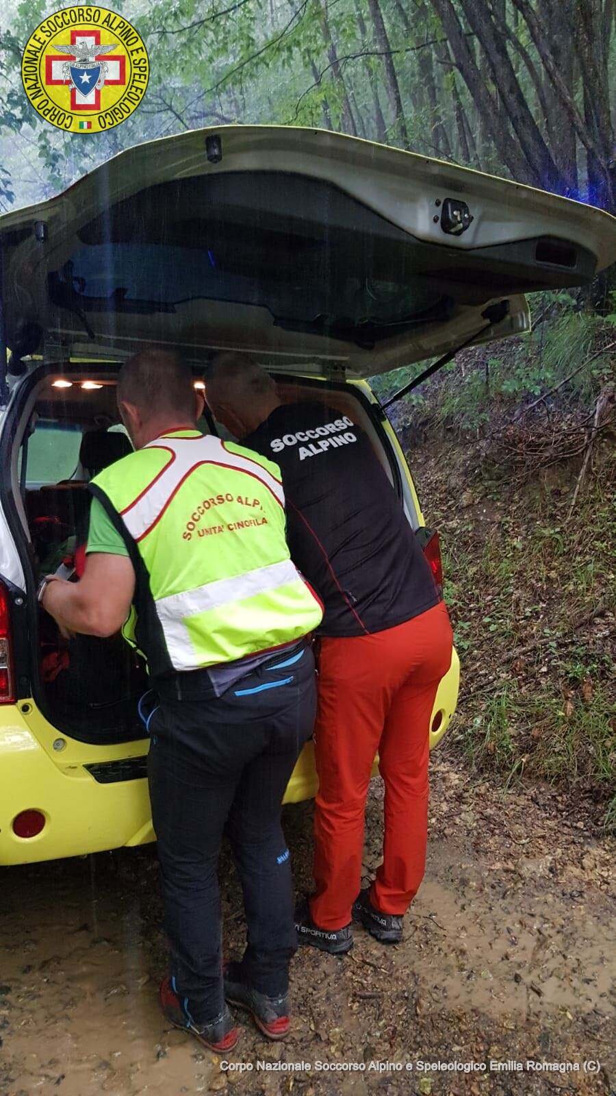 23 agosto 2018. Bobbio (PC). Escursionista scivola su sentiero e batte la testa. Intervento delle squadre del Soccorso Alpino.