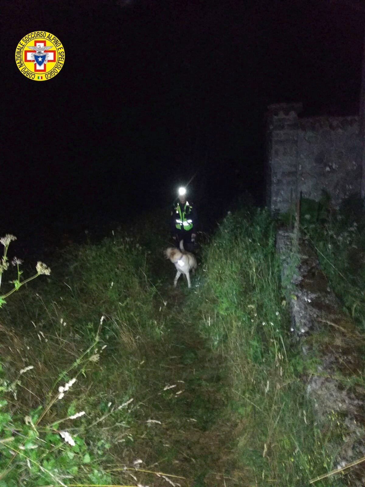 4 agosto 2020. Passo del Cerreto (RE-MS). Scout disperso nel Vallone dell'Inferno: ritrovato da un'unit&agrave; cinofila del SAER.