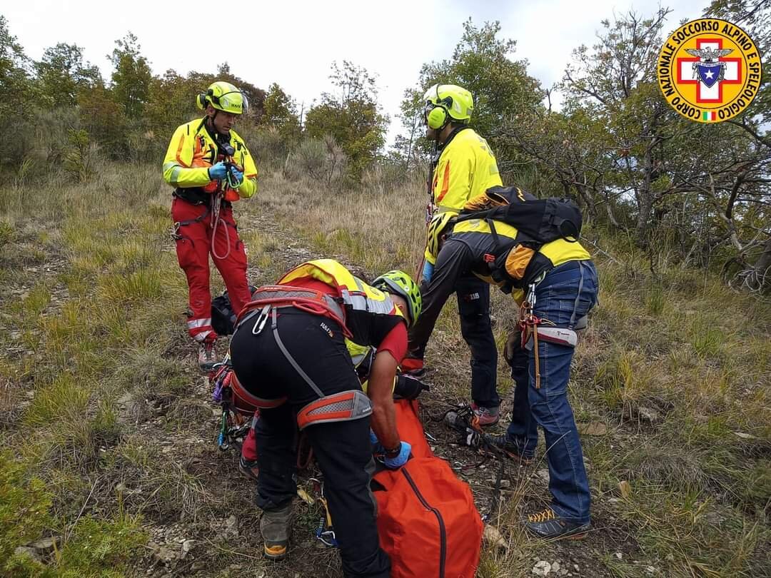 21 ottobre 2023. Garola (Solignano -PR). Cacciatore accusa malore dopo punture multiple di imenottero.