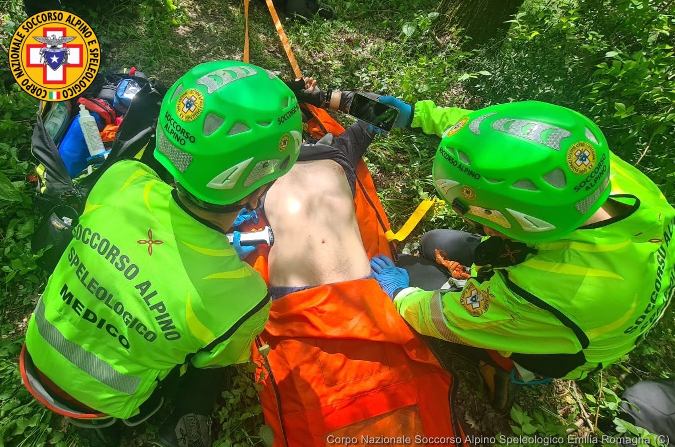 26 aprile 2023. Lama di Setta - Sasso Marconi (BO). Workshop &ldquo;E-FAST and EKG assessment in mountain rescue interventions&rdquo;. I sanitari SAER in aggiornamento.