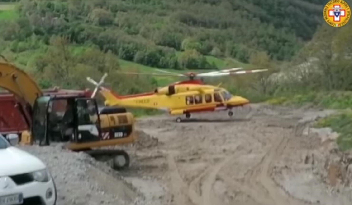 12 MAGGIO 2021. Badia Tedalda (AR). Operai finiscono fuoristrada mentre si recano al lavoro.