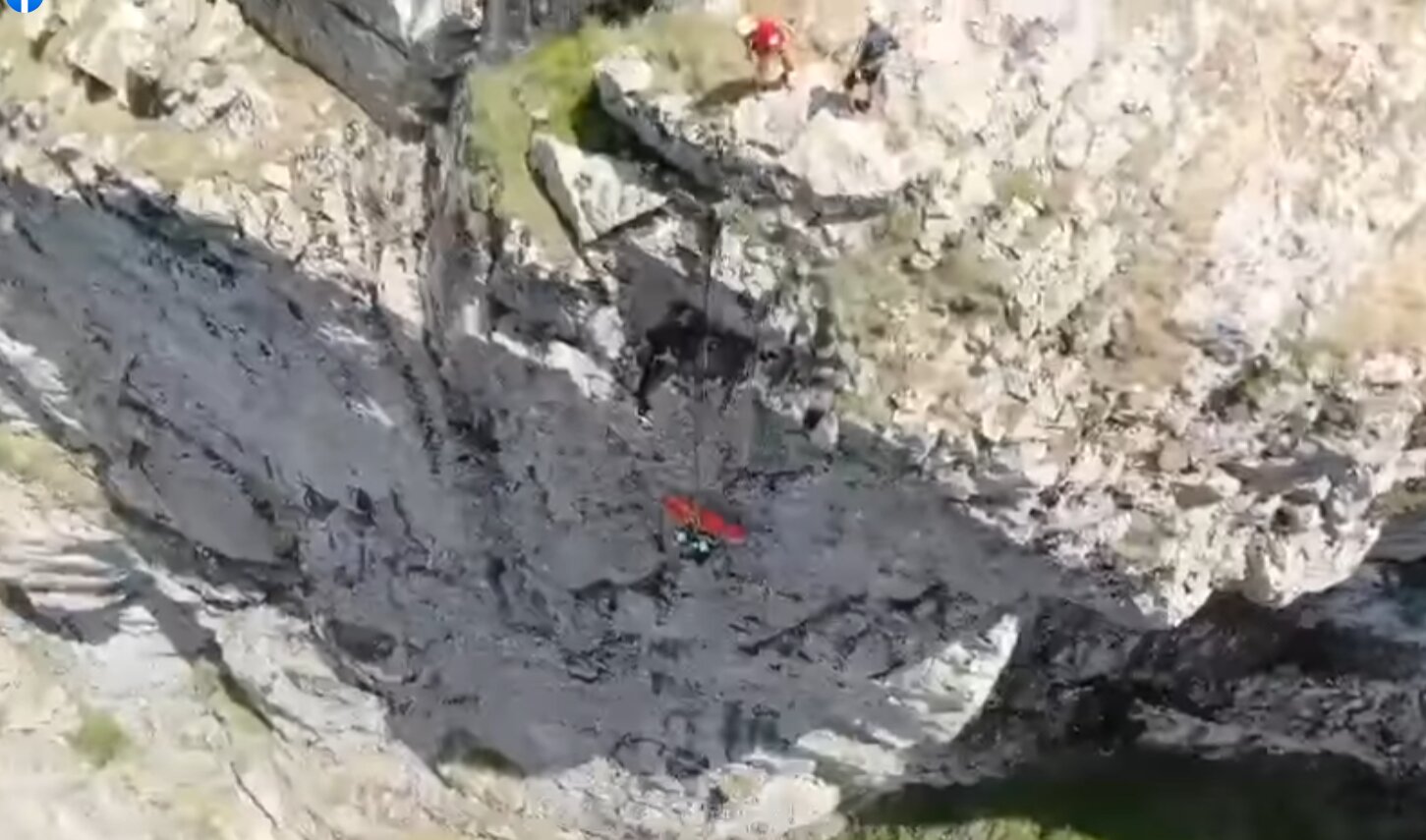 Rocca del Prete - Santo Stefano d'Aveto (GE). Video: addestramento CNSAS