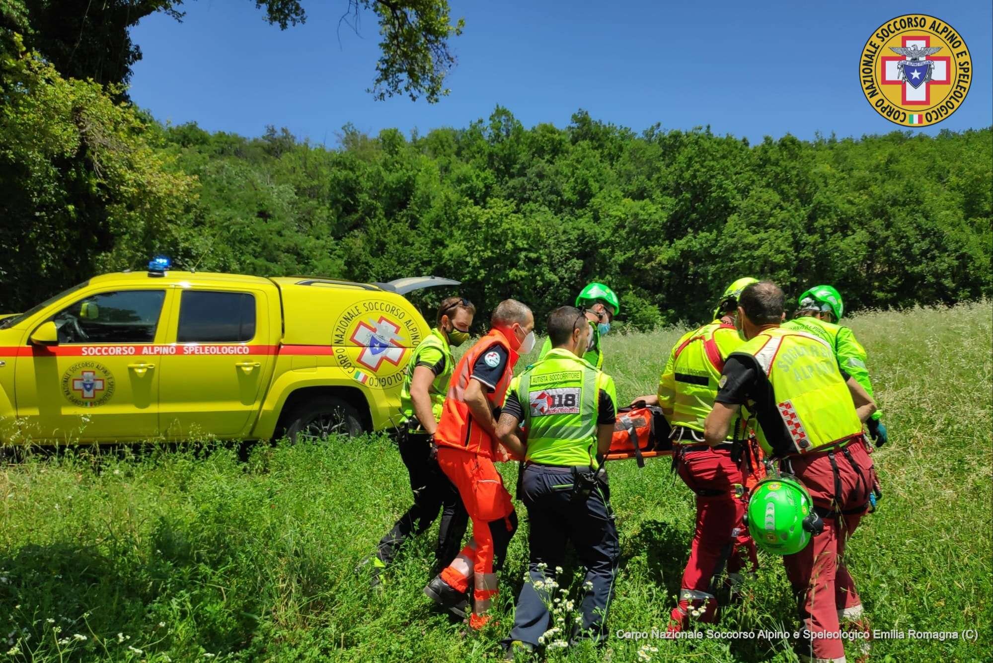 28 giugno 2020. Monte Pillerone (Travo - PC). Biker cade su sentiero, trasportato in elicottero all'ospedale.