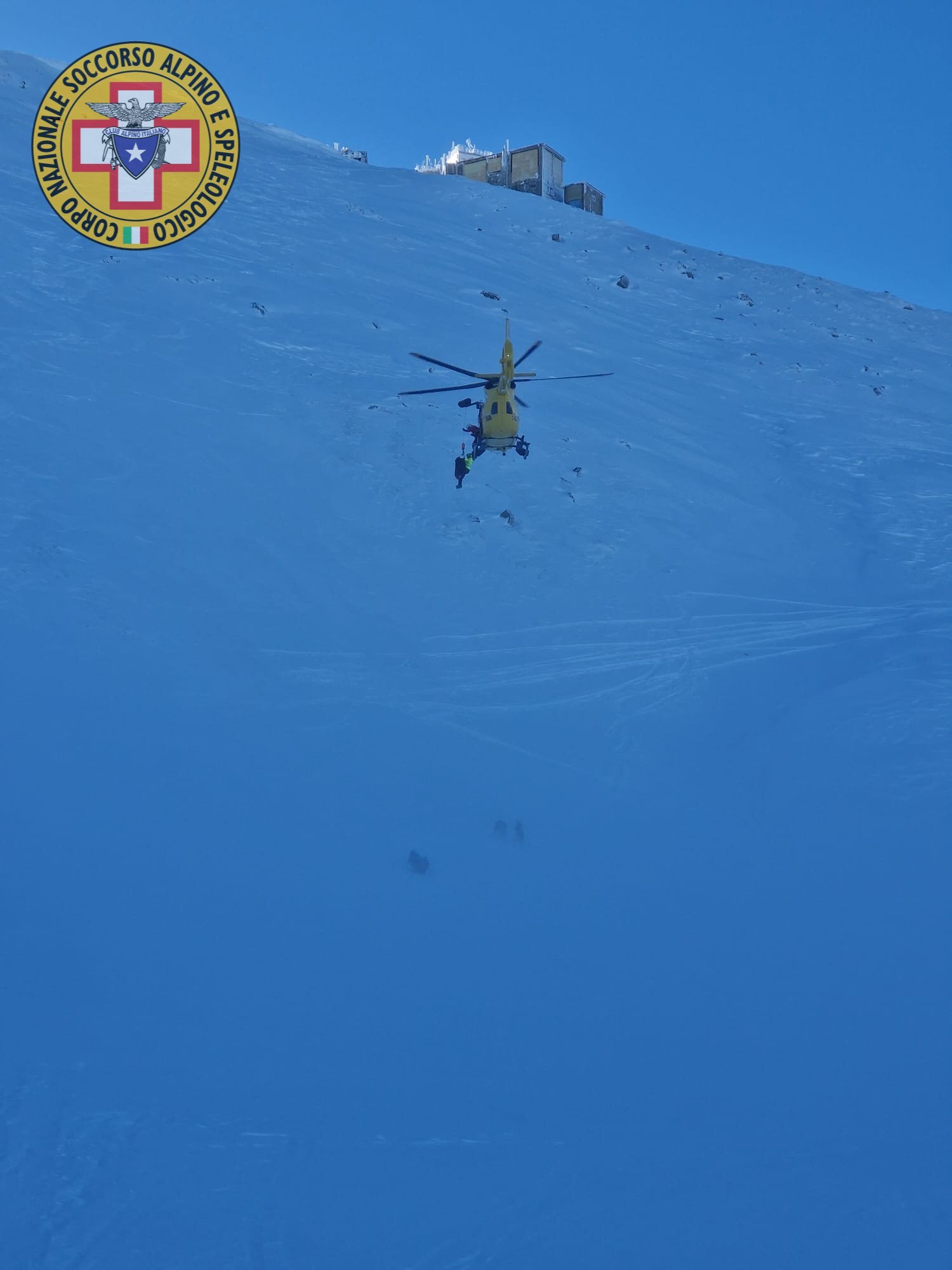 15 febbraio 2025. Monte Cimoncino (MO). Soccorsa sciatrice sulla parete est.