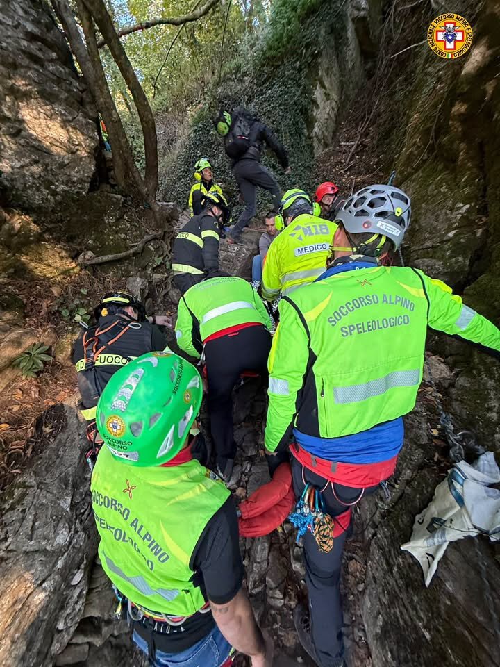 24 ottobre 2026. Pietra di Bismantova (Castelnovo nè Monti - RE). Accusa un malore e si ferisce al capo.