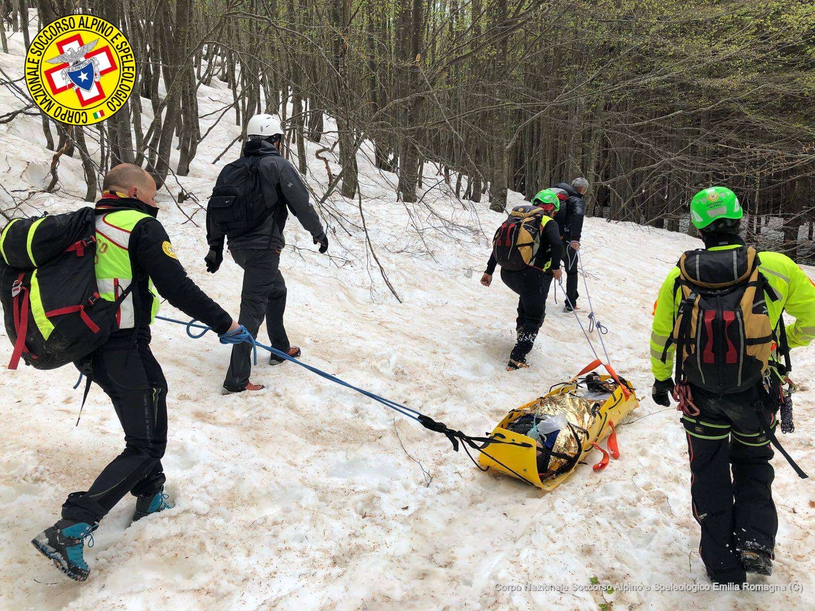 30 aprile 2018. Passo di Croce Arcana, Fanano (MO). Escursionista scivola e si ferisce accidentalmente con arma da taglio.