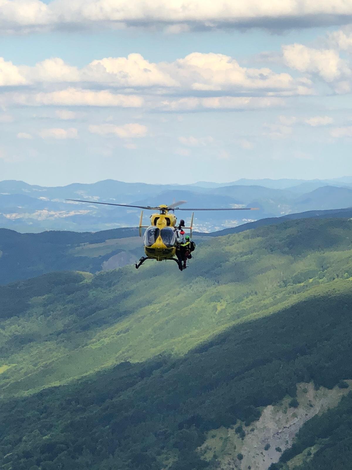 10 luglio 2021. Fanano (MO). Biker colpito a capo da dal distacco di una pietra.