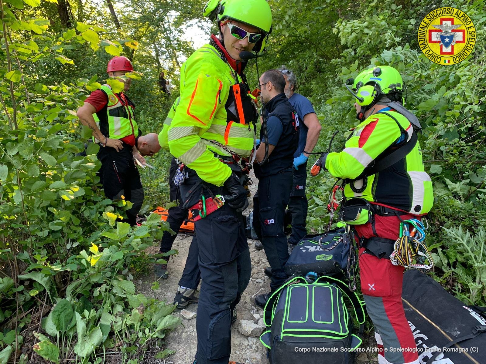 2 giugno 2019. Sentiero Bregoli (BO). Escursionista colta da malore intervento delle squadre del Soccorso Alpino ed Elisoccorso.
