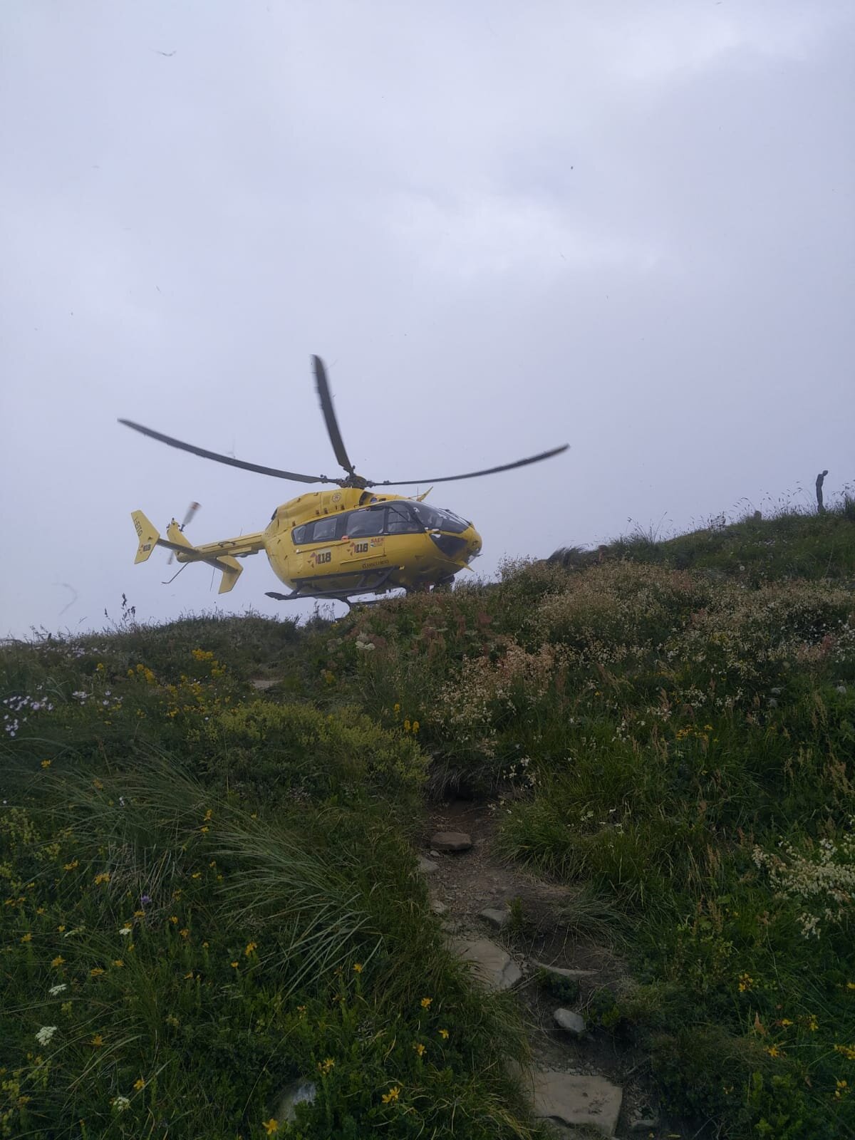 22 luglio 2018. MONTE ORSARO (Corniglio - Pr). Escursionista scivola sul sentiero. Trasportato in ospedale con intervento di tecnici territoriali ed elisoccorso.