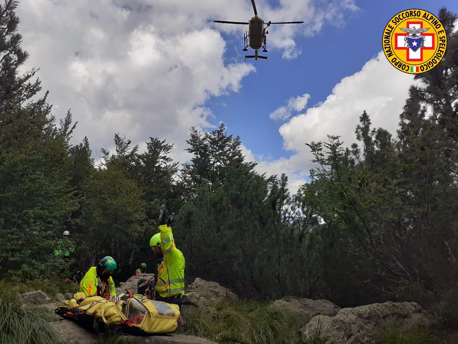 21 agosto 2022. Lago Nero(Ferriere - PC): cade sul sentiero e riporta un trauma cranico. Interviene il Soccorso Alpino.