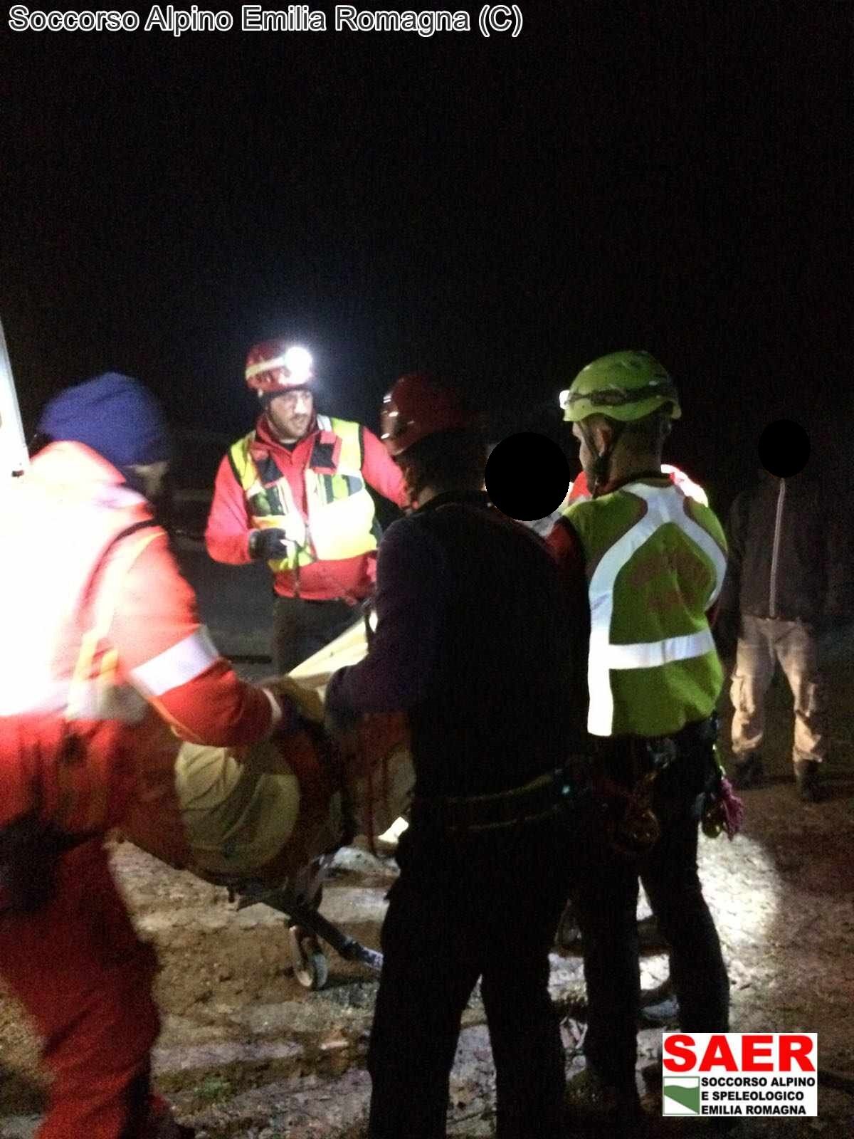 07 gennaio 2018 - Torrente Samoggia, sentiero per Monte Paolo. soccorso ragazzo colpito da malore e caduto. Intervento di tre squadre del Soccorso Alpino della Stazione Monte Falco.