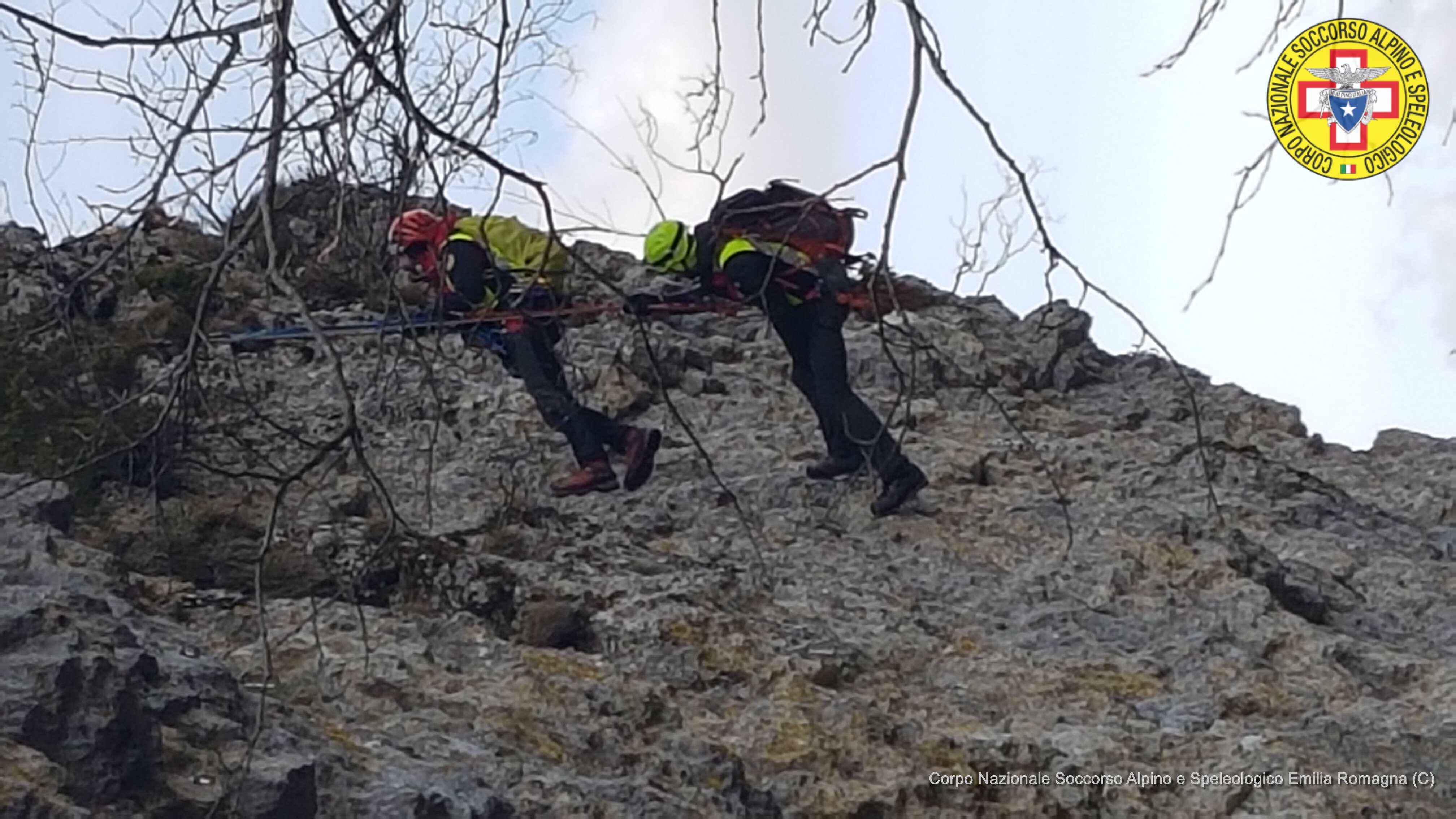 9 marzo 2019. Monte Fumaio (FC). I tecnici ed i sanitari del Soccorso Alpino si addestrano agli interventi in ambiente verticale.