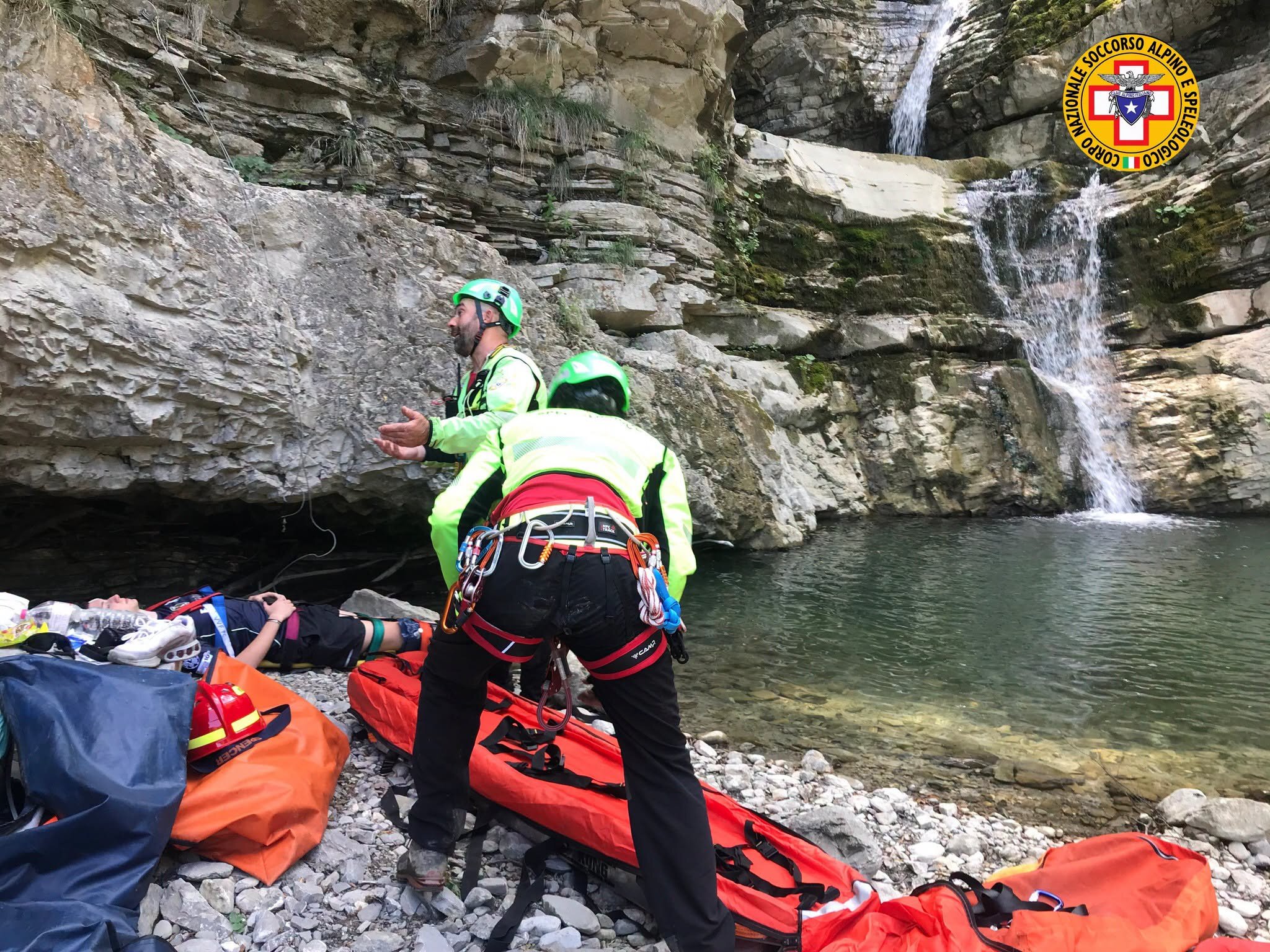 7 luglio 2026. Cascate del Perino (Bettola - PC). Ragazzo scivola procurandosi un trauma ad un arto. 7 luglio 2026. Cascate del Perino (Bettola - PC). Ragazzo scivola procurandosi un trauma ad un arto.