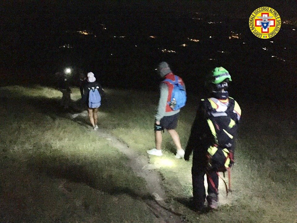 16 agosto 2019. Monte Cusna (RE). Brutta avventura per una giovane coppia di sposi. Vengono colti dal buio.