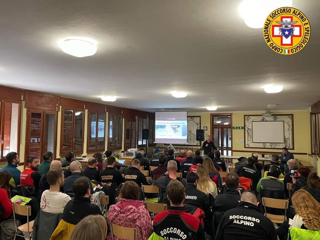 21 e 22 febbraio 2024. Monte Cimone (MO): il Soccorso Alpino e Speleologico Emilia-Romagna impegnato in una simulazione sulla gestione del paziente ipotermico travolto da valanga.