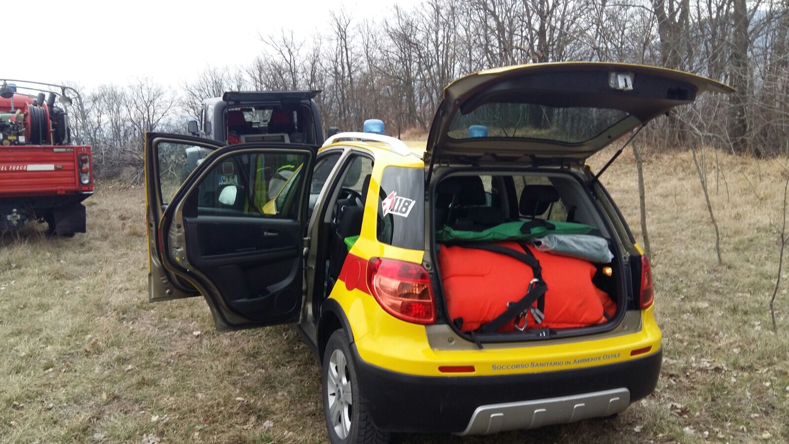 18 novembre 2017 - SELVA DI FERRIERE (PC). Perde il controllo dell'auto a causa del ghiaccio e cade in una scarpata per trenta metri. Trasportato in elicottero all'ospedale.