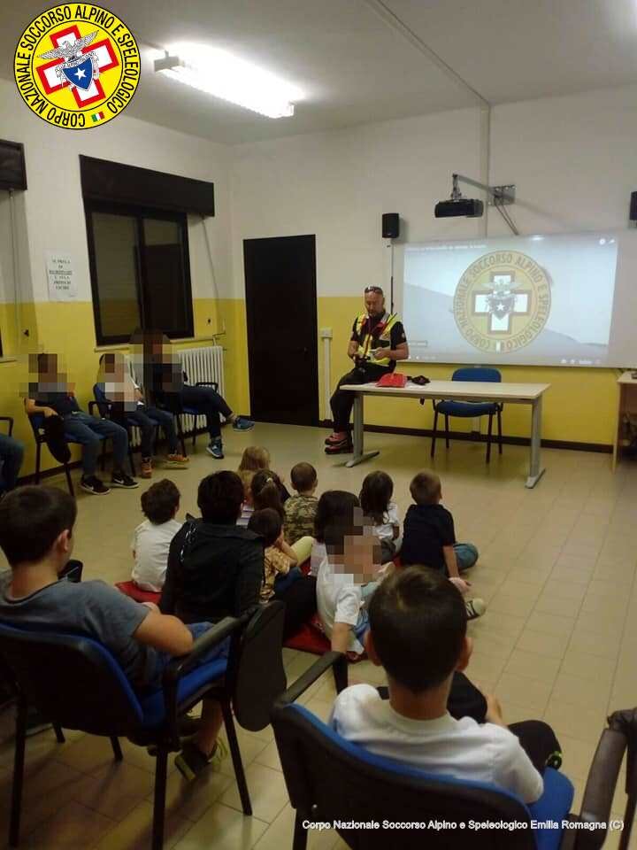 4 giugno 2018. Monchio delle Corti (Pr) - Il Soccorso Alpino in visita agli istituti scolastici.