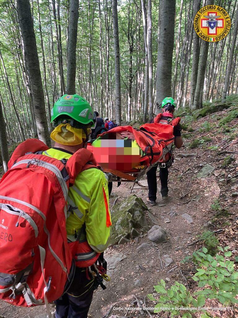 16 agosto 2020. Cascate del Dardagna (Madonna dell'Acero, Lizzano in B. - BO) Due donne in difficoltà: recuperate dal Soccorso Alpino. 16 agosto 2020. Cascate del Dardagna (Madonna dell'Acero, Lizzano in B. - BO) Due donne in difficoltà: recuperate dal Soccorso Alpino.