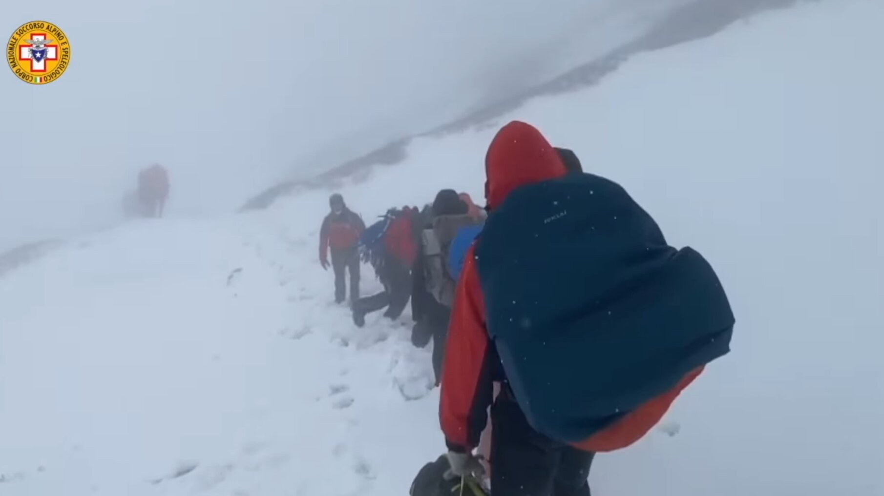 24 aprile 2022. Corno alle Scale - Passo dello Strofinatoio. Soccorsi Boy scout colti da una tempesta di neve.