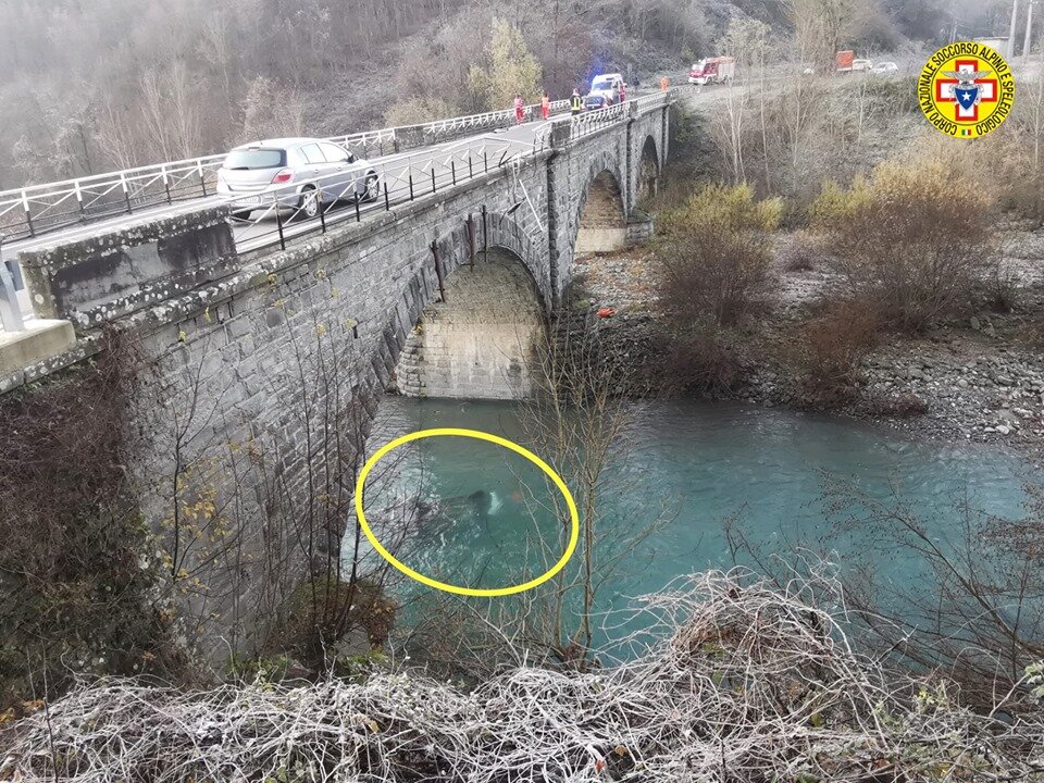 4 dicembre 2019. Piane di carniglia (PR). Vettura precipita nel fiume.