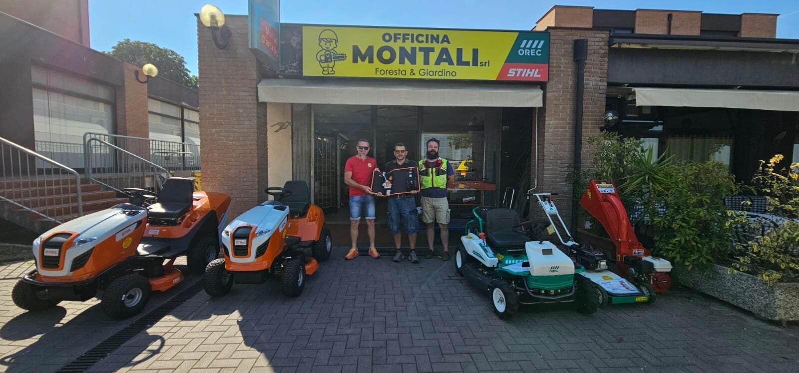 1 agosto 2024. Langhirano (PR). Donata una nuova motosega elettrica per il Soccorso Alpino dall'Officina Montali.