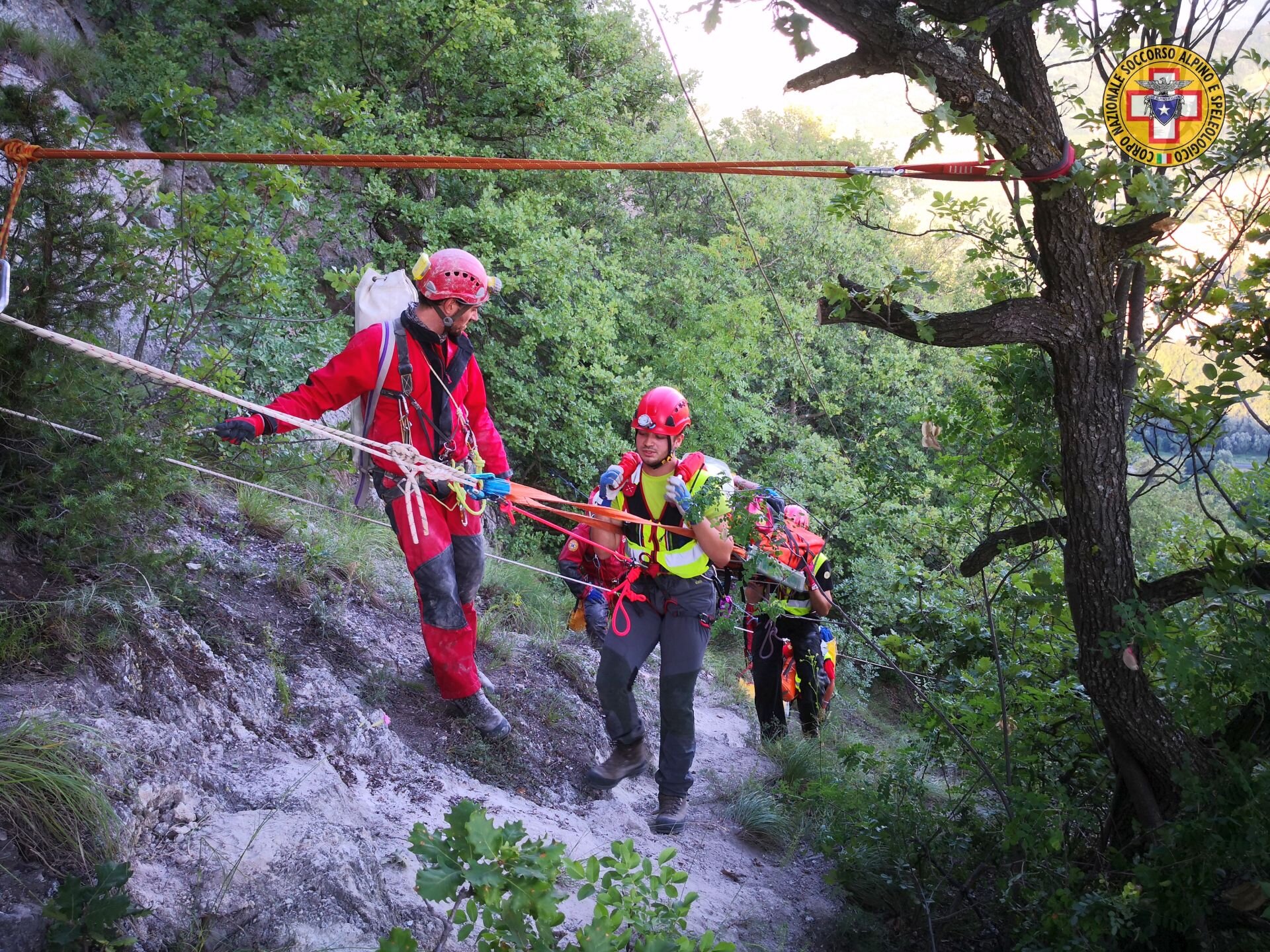 30 giugno 2018. Grotta Sotto la rocca, Monte Mauro - Brisighella (RA). Esercitazione Speleologica-Alpina CNSAS.