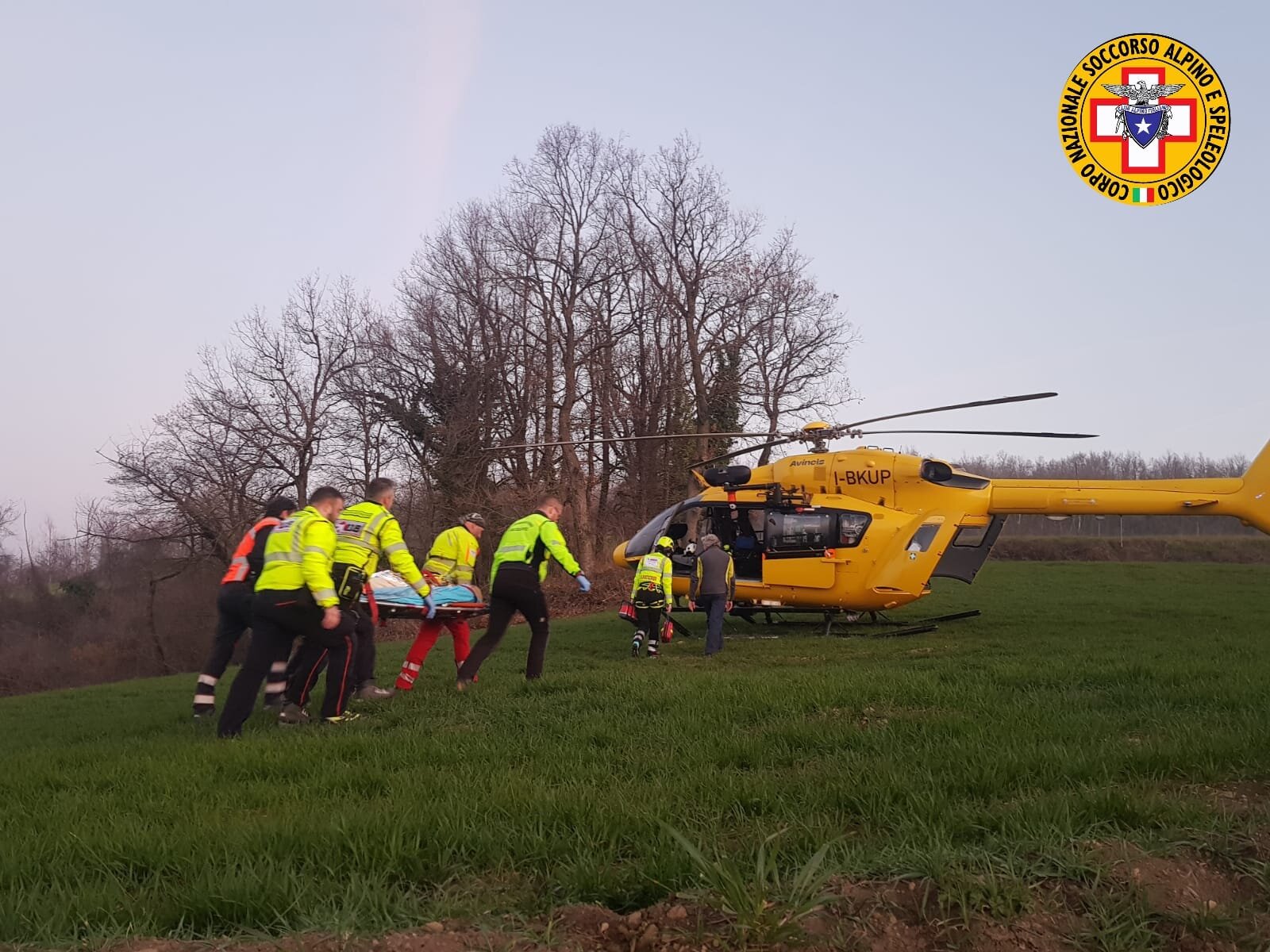 17 febbraio 2024. Bettola (PC). Cade su sentiero durante escursione in moto.