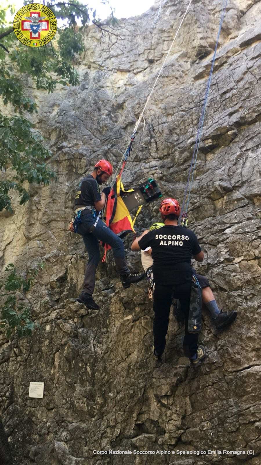 4 agosto 2018. Saiano - Poggio Torriana (RN). Addestramento di soccorso in falesia per i tenici e sanitari del Soccorso Alpino romagnolo.